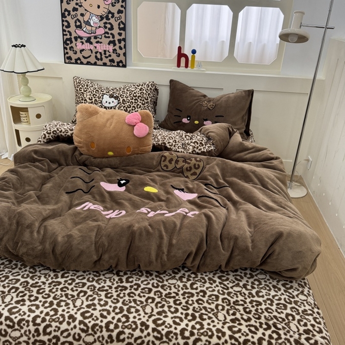 91家纺网 家纺一手货源 找家纺 奈颜 2025新款大版牛奶绒毛巾绣四件套实拍图豹纹猫系列 豹纹猫-咖