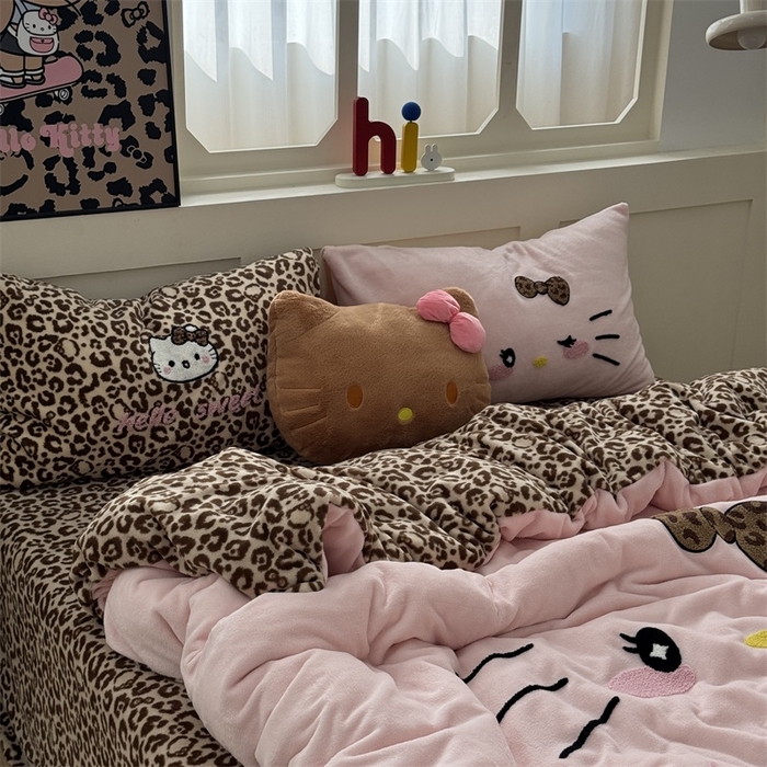 91家纺网 家纺一手货源 找家纺 奈颜 2025新款大版牛奶绒毛巾绣四件套实拍图豹纹猫系列 豹纹猫-粉咖