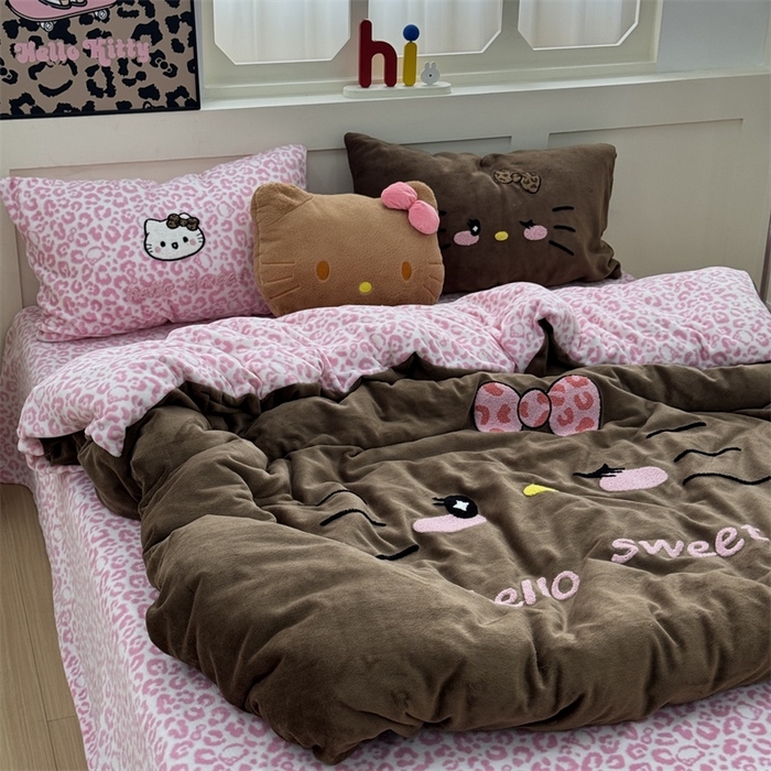 91家纺网 家纺一手货源 找家纺 奈颜 2025新款大版牛奶绒毛巾绣四件套实拍图豹纹猫系列 豹纹猫-粉