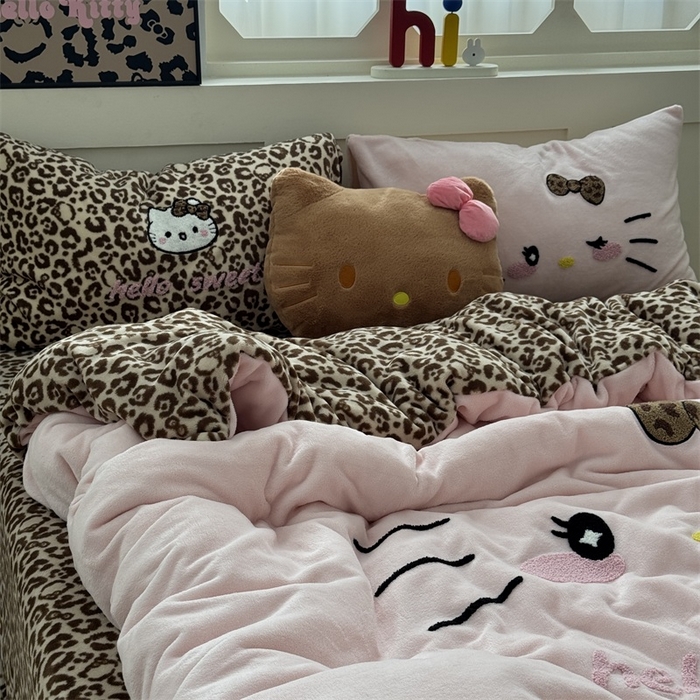 91家纺网 家纺一手货源 找家纺 奈颜 2025新款大版牛奶绒毛巾绣四件套实拍图豹纹猫系列 豹纹猫-粉咖