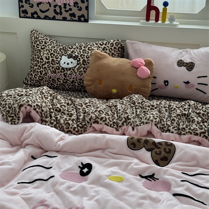 91家纺网 家纺一手货源 找家纺 奈颜 2025新款大版牛奶绒毛巾绣四件套实拍图豹纹猫系列 豹纹猫-粉咖