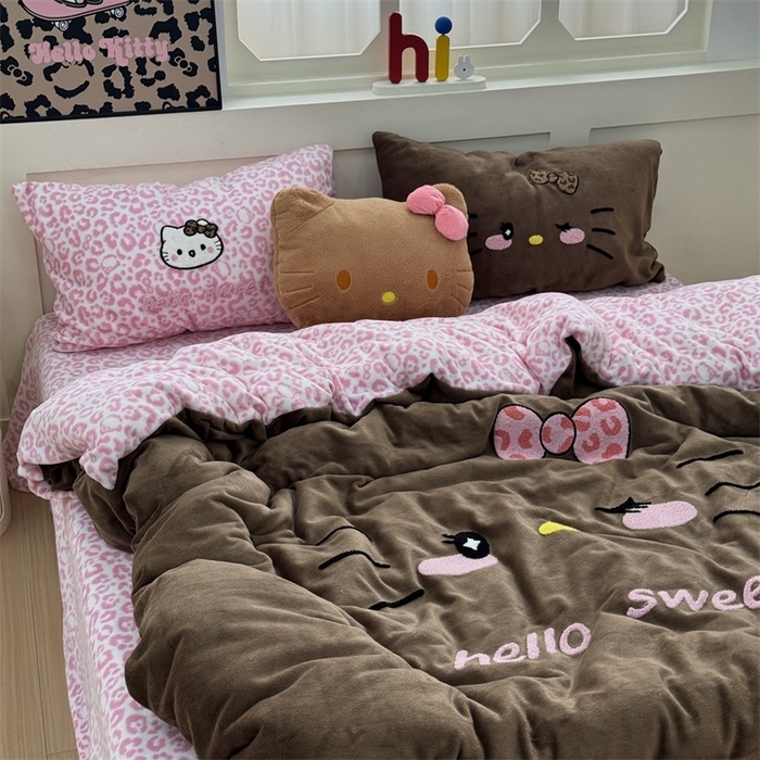 91家纺网 家纺一手货源 找家纺 奈颜 2025新款大版牛奶绒毛巾绣四件套实拍图豹纹猫系列 豹纹猫-粉