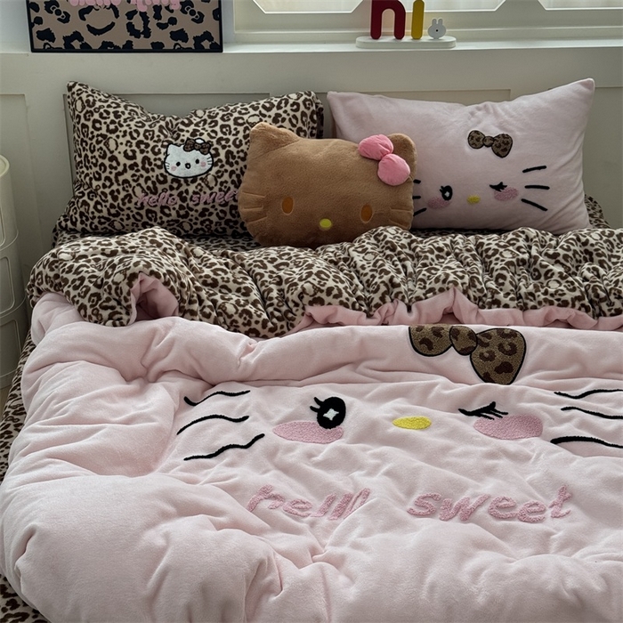 91家纺网 家纺一手货源 找家纺 奈颜 2025新款大版牛奶绒毛巾绣四件套实拍图豹纹猫系列 豹纹猫-粉咖