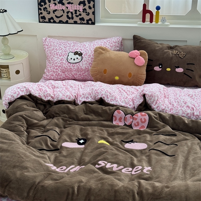 91家纺网 家纺一手货源 找家纺 奈颜 2025新款大版牛奶绒毛巾绣四件套实拍图豹纹猫系列 豹纹猫-粉