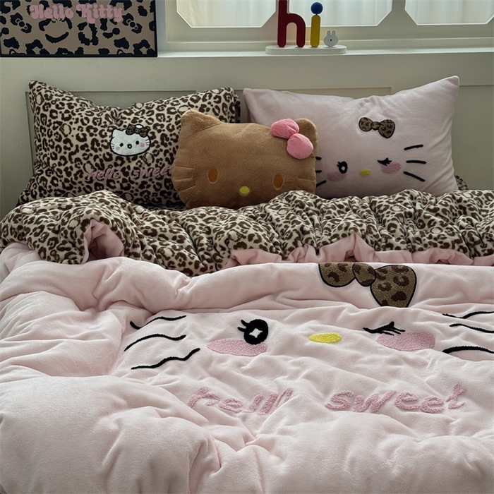 91家纺网 家纺一手货源 找家纺 奈颜 2025新款大版牛奶绒毛巾绣四件套实拍图豹纹猫系列 豹纹猫-粉咖