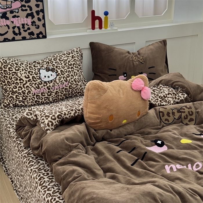 91家纺网 家纺一手货源 找家纺 奈颜 2025新款大版牛奶绒毛巾绣四件套实拍图豹纹猫系列 豹纹猫-咖