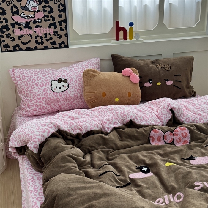 91家纺网 家纺一手货源 找家纺 奈颜 2025新款大版牛奶绒毛巾绣四件套实拍图豹纹猫系列 豹纹猫-粉