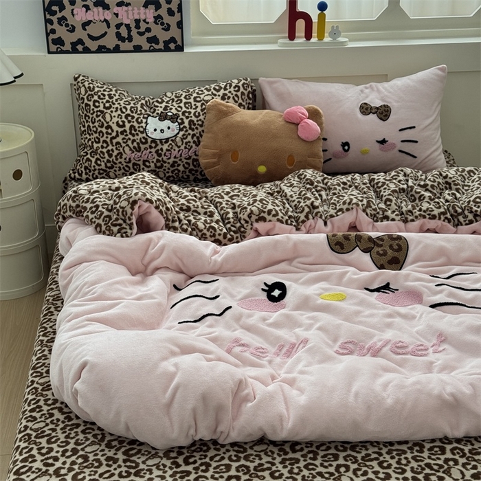 91家纺网 家纺一手货源 找家纺 奈颜 2025新款大版牛奶绒毛巾绣四件套实拍图豹纹猫系列 豹纹猫-粉咖