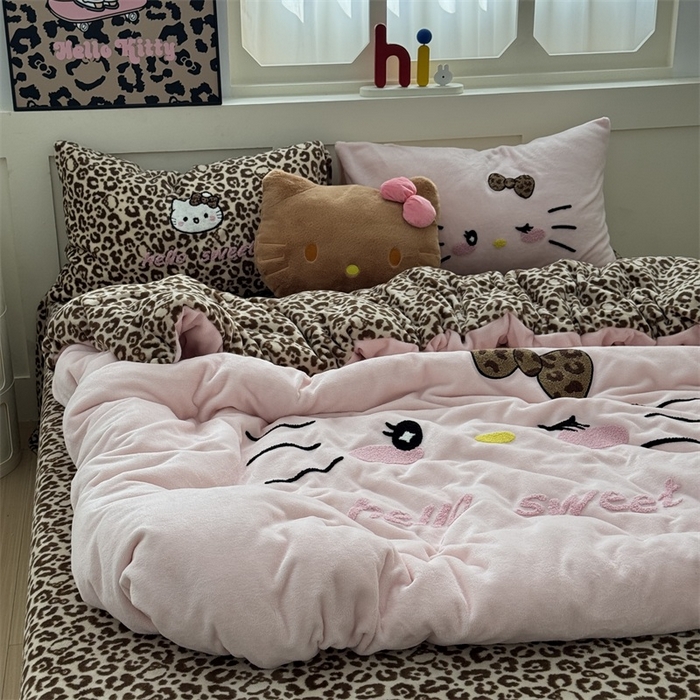 91家纺网 家纺一手货源 找家纺 奈颜 2025新款大版牛奶绒毛巾绣四件套实拍图豹纹猫系列 豹纹猫-粉咖