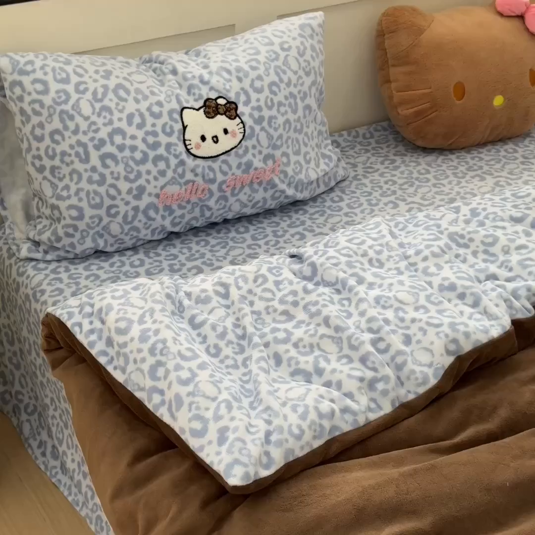 91家纺网 家纺一手货源 找家纺 奈颜 2025新款大版牛奶绒毛巾绣四件套实拍图豹纹猫系列 豹纹猫-蓝