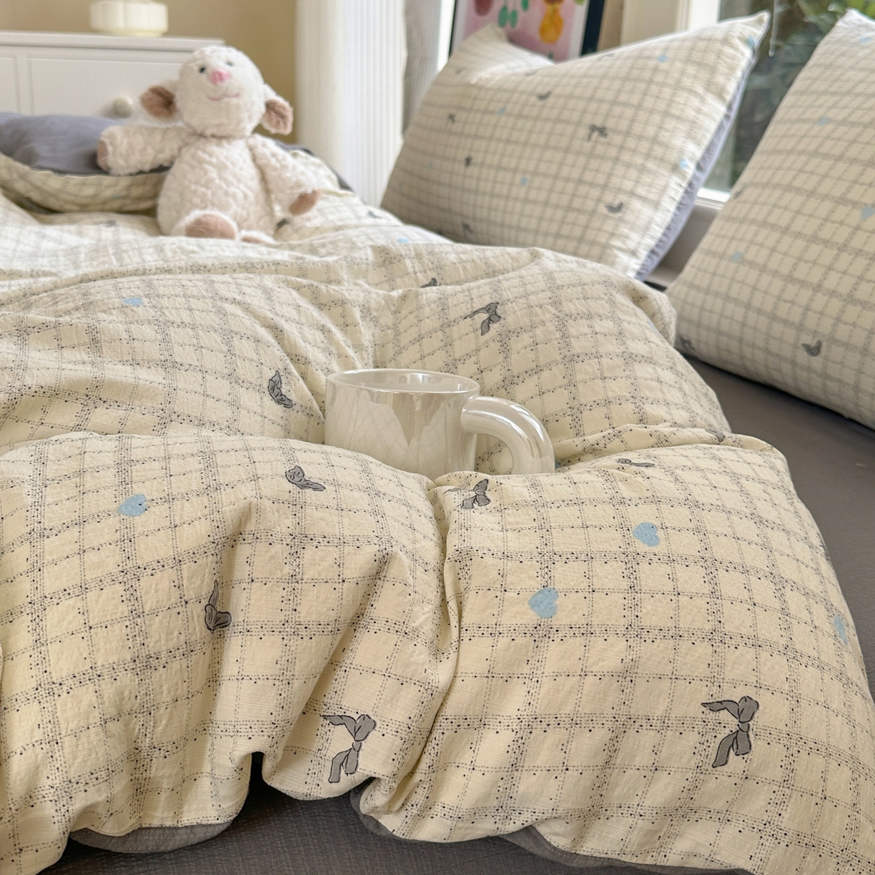 91家纺网 家纺一手货源 找家纺 桔禾家纺 2025新款小清新水洗棉有氧双层纱印花云感木棉皱皱纱四件套 蝶恋