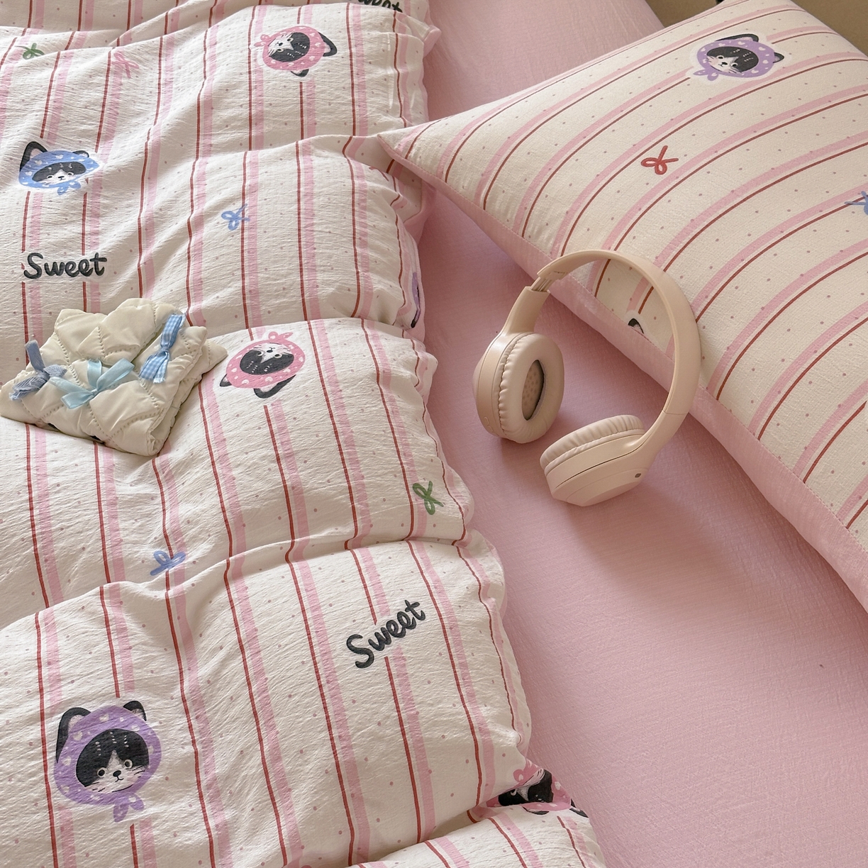 91家纺网 家纺一手货源 找家纺 桔禾家纺 2025新款小清新水洗棉有氧双层纱印花云感木棉皱皱纱四件套 萌宠来袭