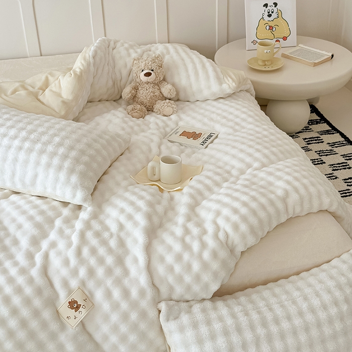 91家纺网 家纺一手货源 找家纺 宜派家纺 2025新款A类简约高克重泡泡兔毛绒四件套 泡泡-米白