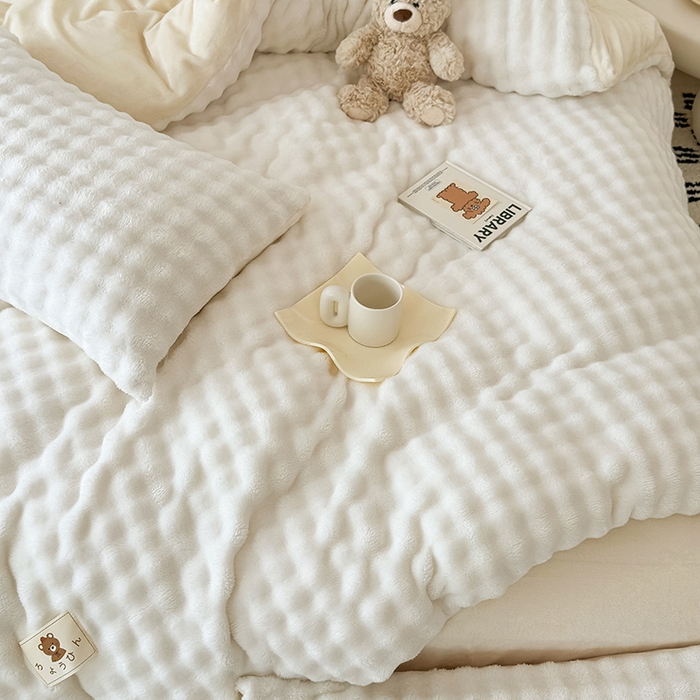 91家纺网 家纺一手货源 找家纺 宜派家纺 2025新款A类简约高克重泡泡兔毛绒四件套 泡泡-米白