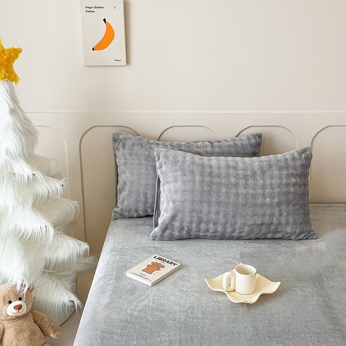 91家纺网 家纺一手货源 找家纺 宜派家纺 2025新款A类简约高克重泡泡兔毛绒四件套 泡泡-浅灰