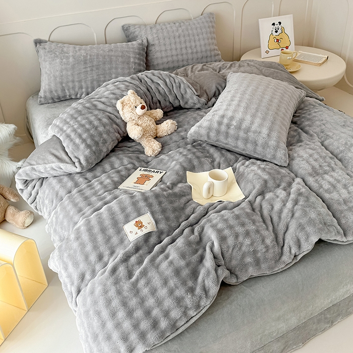 91家纺网 家纺一手货源 找家纺 宜派家纺 2025新款A类简约高克重泡泡兔毛绒四件套 泡泡-浅灰