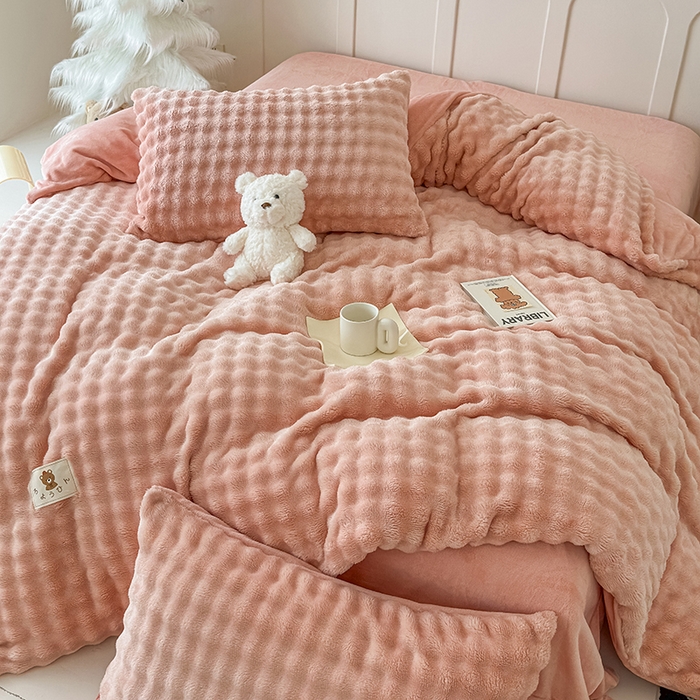 91家纺网 家纺一手货源 找家纺 宜派家纺 2025新款A类简约高克重泡泡兔毛绒四件套 泡泡-玉粉