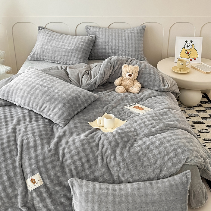 91家纺网 家纺一手货源 找家纺 宜派家纺 2025新款A类简约高克重泡泡兔毛绒四件套 泡泡-浅灰