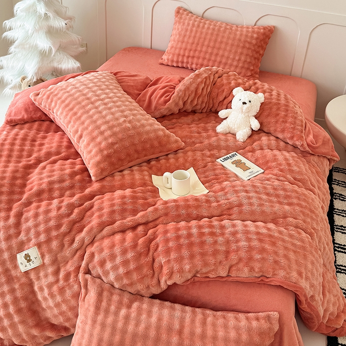 91家纺网 家纺一手货源 找家纺 宜派家纺 2025新款A类简约高克重泡泡兔毛绒四件套 泡泡-赤橙