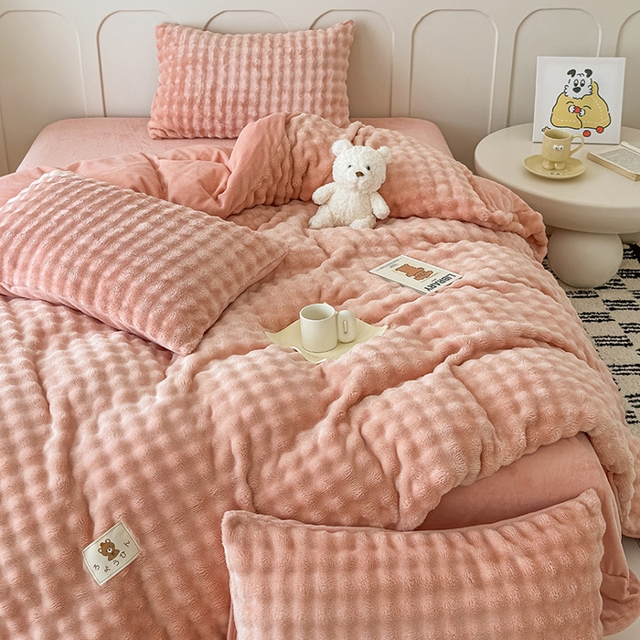 91家纺网 家纺一手货源 找家纺 宜派家纺 2025新款A类简约高克重泡泡兔毛绒四件套 泡泡-玉粉