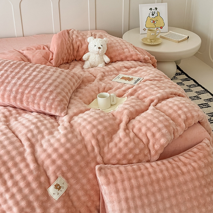 91家纺网 家纺一手货源 找家纺 宜派家纺 2025新款A类简约高克重泡泡兔毛绒四件套 泡泡-玉粉