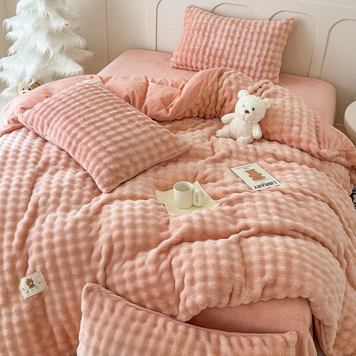 91家纺网 家纺一手货源 找家纺 宜派家纺 2025新款A类简约高克重泡泡兔毛绒四件套 泡泡-玉粉