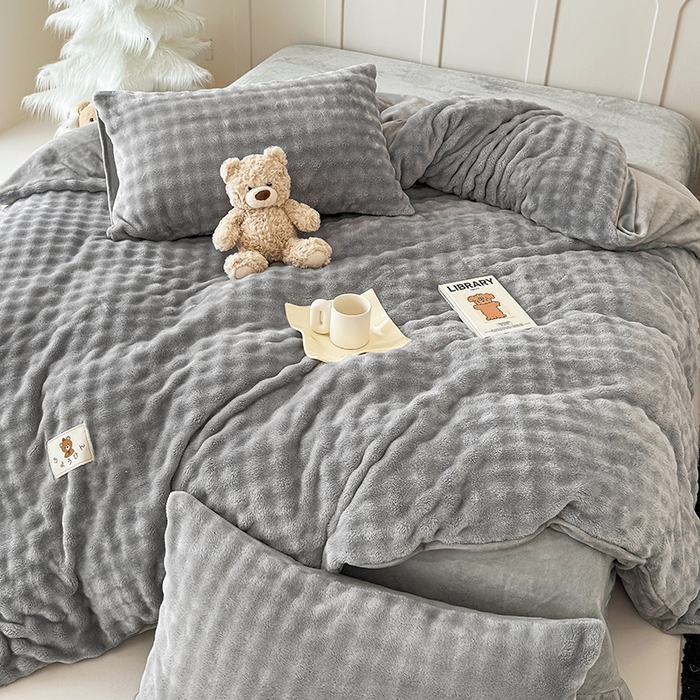 91家纺网 家纺一手货源 找家纺 宜派家纺 2025新款A类简约高克重泡泡兔毛绒四件套 泡泡-浅灰