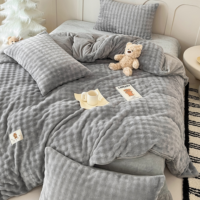 91家纺网 家纺一手货源 找家纺 宜派家纺 2025新款A类简约高克重泡泡兔毛绒四件套 泡泡-浅灰