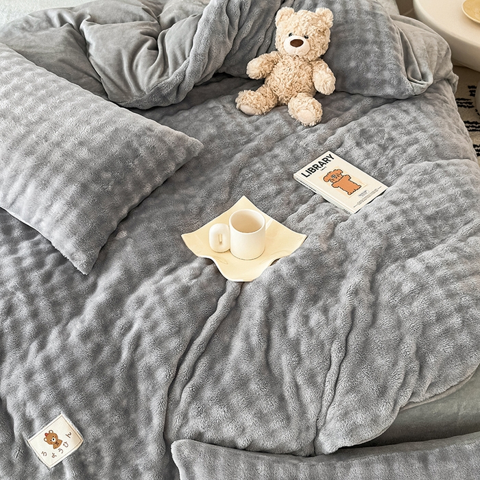 91家纺网 家纺一手货源 找家纺 宜派家纺 2025新款A类简约高克重泡泡兔毛绒四件套 泡泡-浅灰