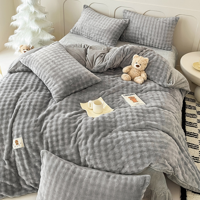 91家纺网 家纺一手货源 找家纺 宜派家纺 2025新款A类简约高克重泡泡兔毛绒四件套 泡泡-浅灰