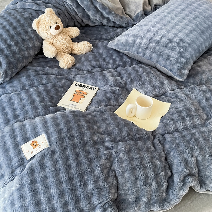 91家纺网 家纺一手货源 找家纺 宜派家纺 2025新款A类简约高克重泡泡兔毛绒四件套 泡泡-雾蓝