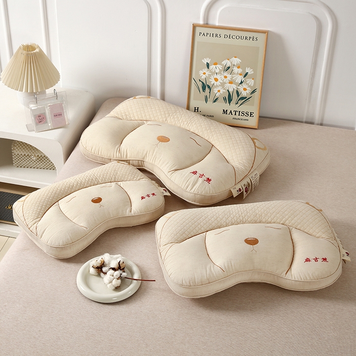 91家纺网 家纺一手货源 找家纺 （总）仁宇枕业 2025新款新品全棉棉麻儿童分区护颈枕头枕芯麻吉熊儿童枕头