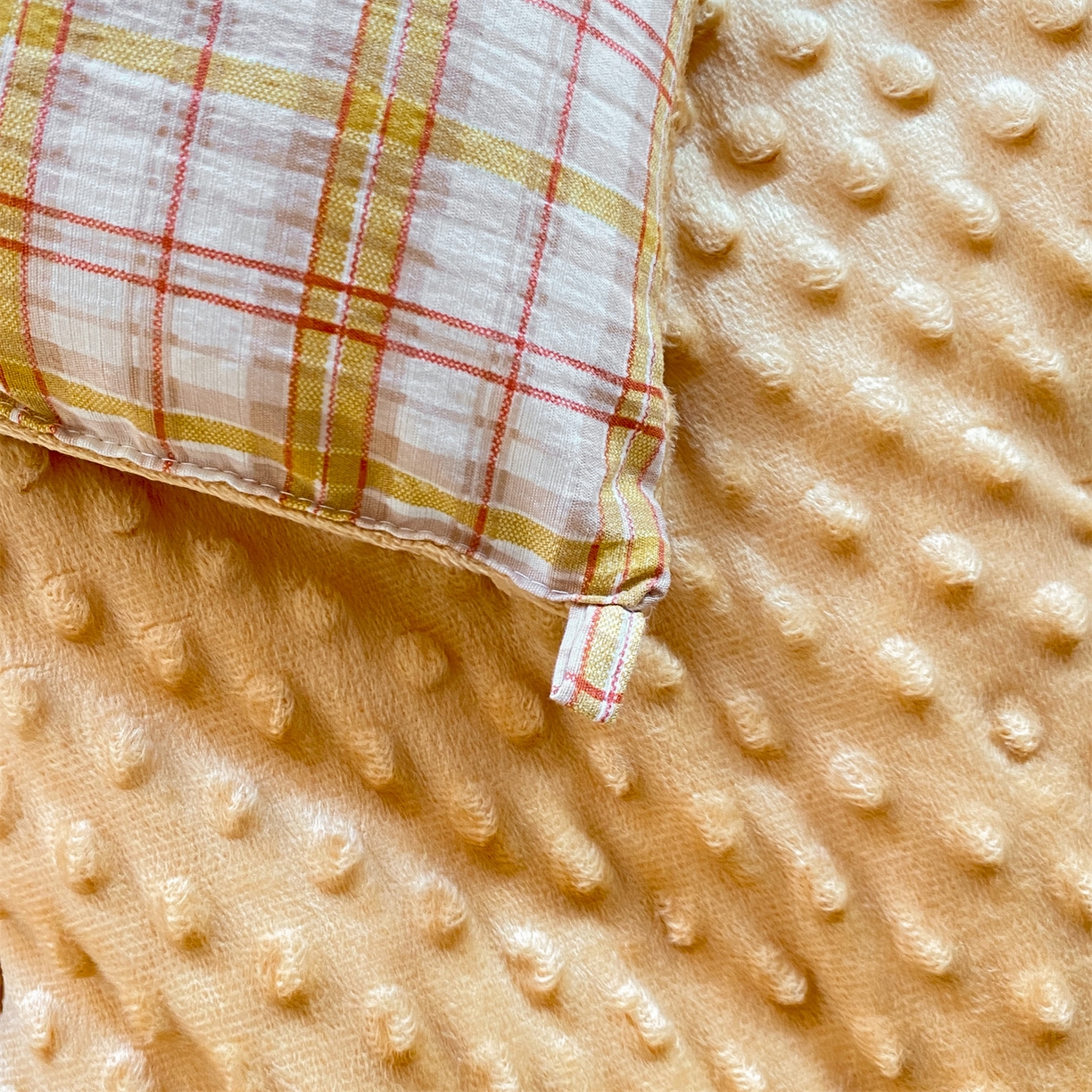 91家纺网 家纺一手货源 找家纺 宝士康家纺 2025新款豆豆绒木棉冬被/被芯/跨境/外贸 豆豆-粉黄格