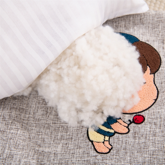 91家纺网 家纺一手货源 找家纺 仁宇枕业 2025新款新品情侣抱枕靠枕靠垫腰枕头枕腰靠枕头枕芯 亚麻耳机男孩抱枕系列-帽子男孩红色