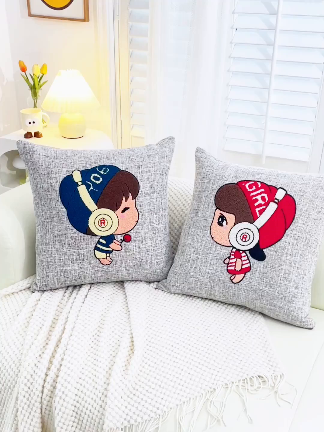 91家纺网 家纺一手货源 找家纺 仁宇枕业 2025新款新品情侣抱枕靠枕靠垫腰枕头枕腰靠枕头枕芯 亚麻耳机男孩抱枕系列-组合图