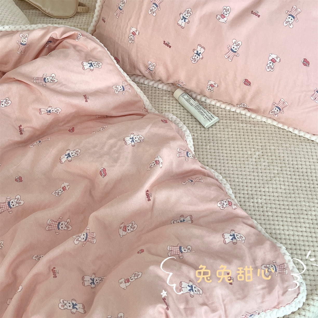 91家纺网 家纺一手货源 找家纺 （总）荣轩 2025秋冬必备新品棉加绒华夫格提花绒工艺款四件套（铺床版）