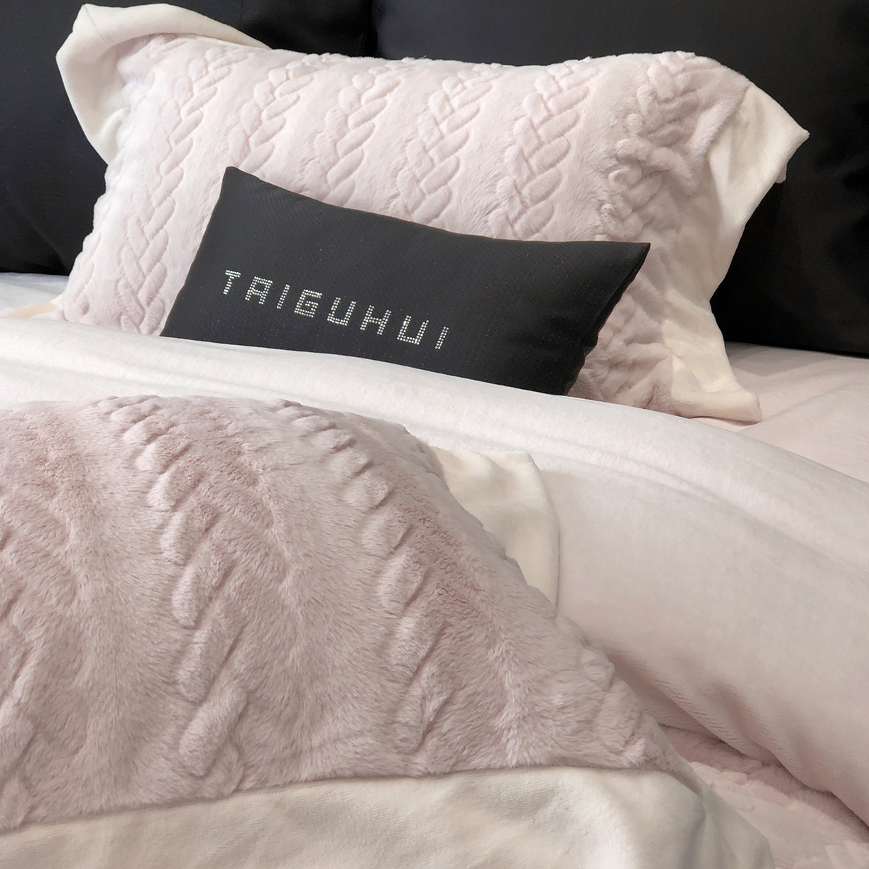 91家纺网 家纺一手货源 找家纺 （总）太古汇家居 2025新款300克兔毛四件套-丝芙特系列 （会员230/250，毛毡带包装，淘宝上图价格-券后不低于338）