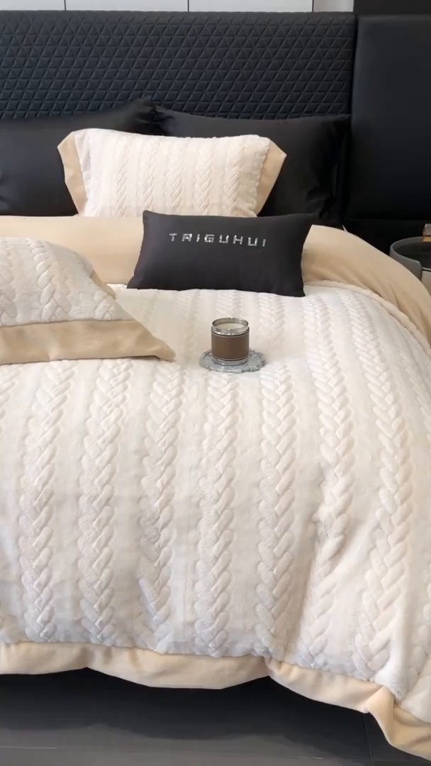 91家纺网 家纺一手货源 找家纺 太古汇家居 2025新款300克兔毛四件套-丝芙特系列 丝芙特-奶白 （会员230/250，毛毡带包装，淘宝上图价格-券后不低于338）