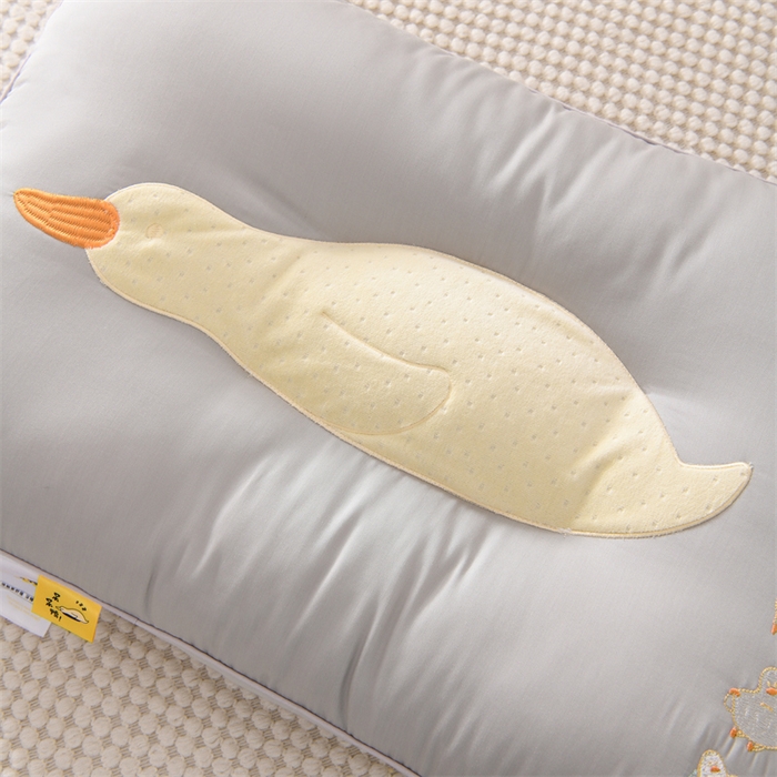 91家纺网 家纺一手货源 找家纺 仁宇枕业 2025新款新品可爱儿童成人定型护颈中低枕头枕芯呆呆鸭枕头 呆呆鸭-灰色