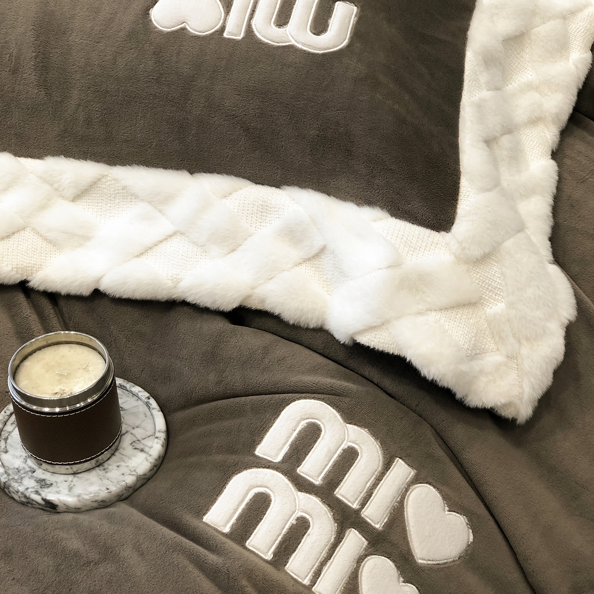 91家纺网 家纺一手货源 找家纺 （总）太古汇家居 2025新款240克牛奶绒工艺款四件套-缪斯系列 （会员250/270，毛毡带包装，淘宝上图价格-券后不低于358）