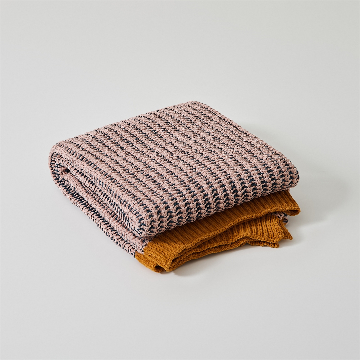 91家纺网 家纺一手货源 找家纺 暖绵绵家纺 2025新款布拉蒙毛毯毯子（最低零售价：158元） 布拉蒙-橘色