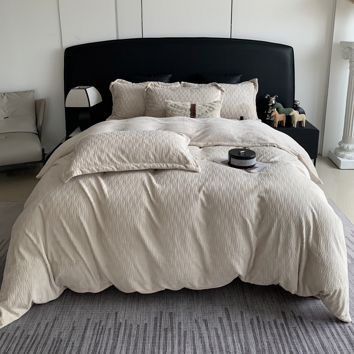 91家纺网 家纺一手货源 找家纺 （总）奈萝家纺 2025新款雕花绒高克重牛奶绒四件套-流年系列