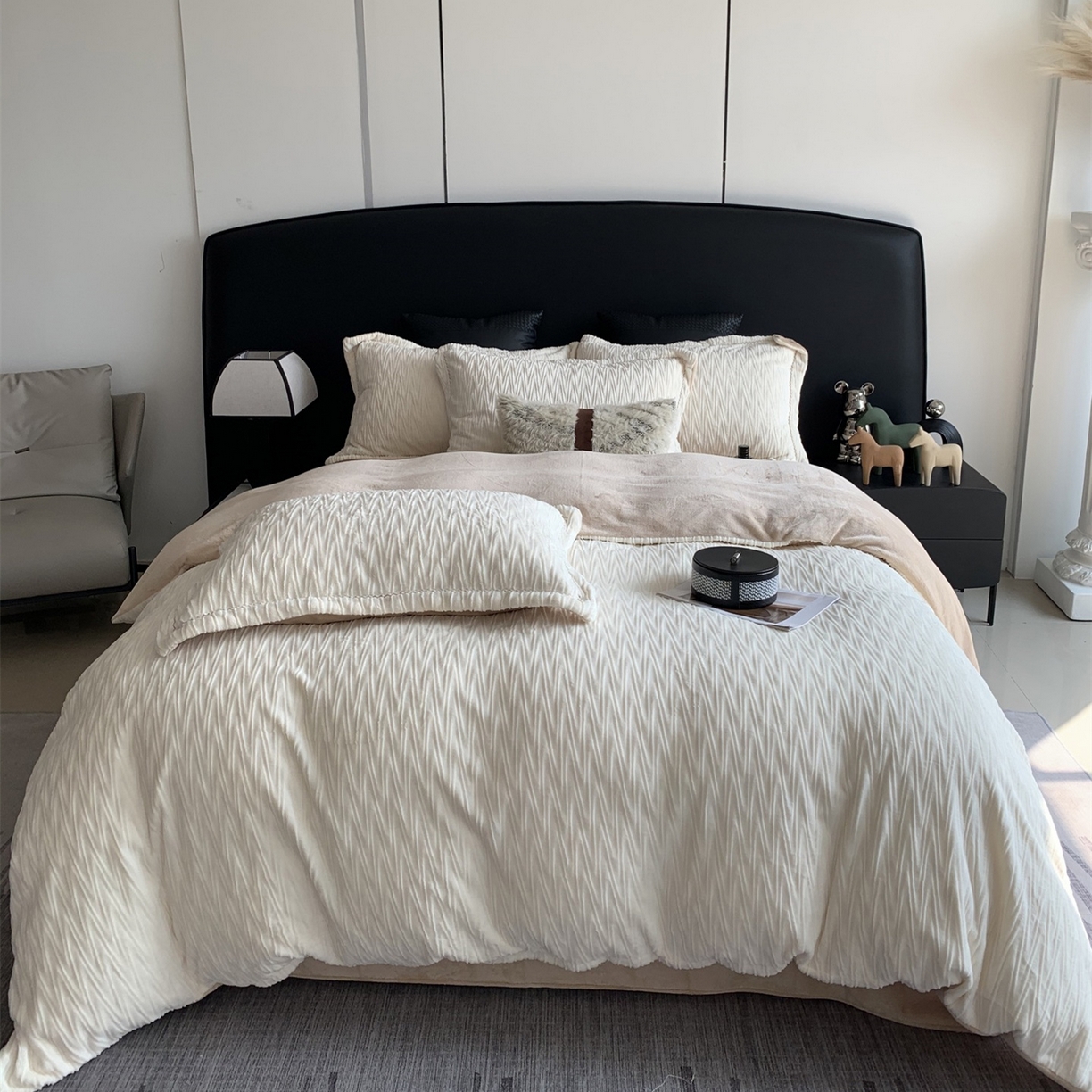 91家纺网 家纺一手货源 找家纺 （总）奈萝家纺 2025新款雕花绒高克重牛奶绒四件套-流年系列