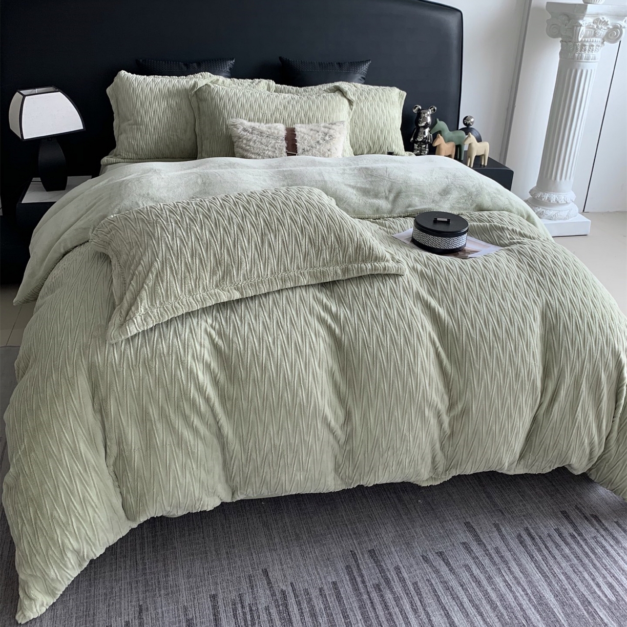 91家纺网 家纺一手货源 找家纺 奈萝家纺 2025新款雕花绒高克重牛奶绒四件套-流年系列 流年豆蔻绿