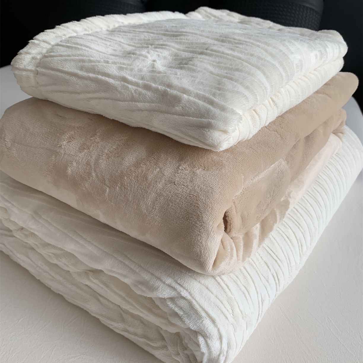 91家纺网 家纺一手货源 找家纺 奈萝家纺 2025新款雕花绒高克重牛奶绒四件套-流年系列 流年暖阳