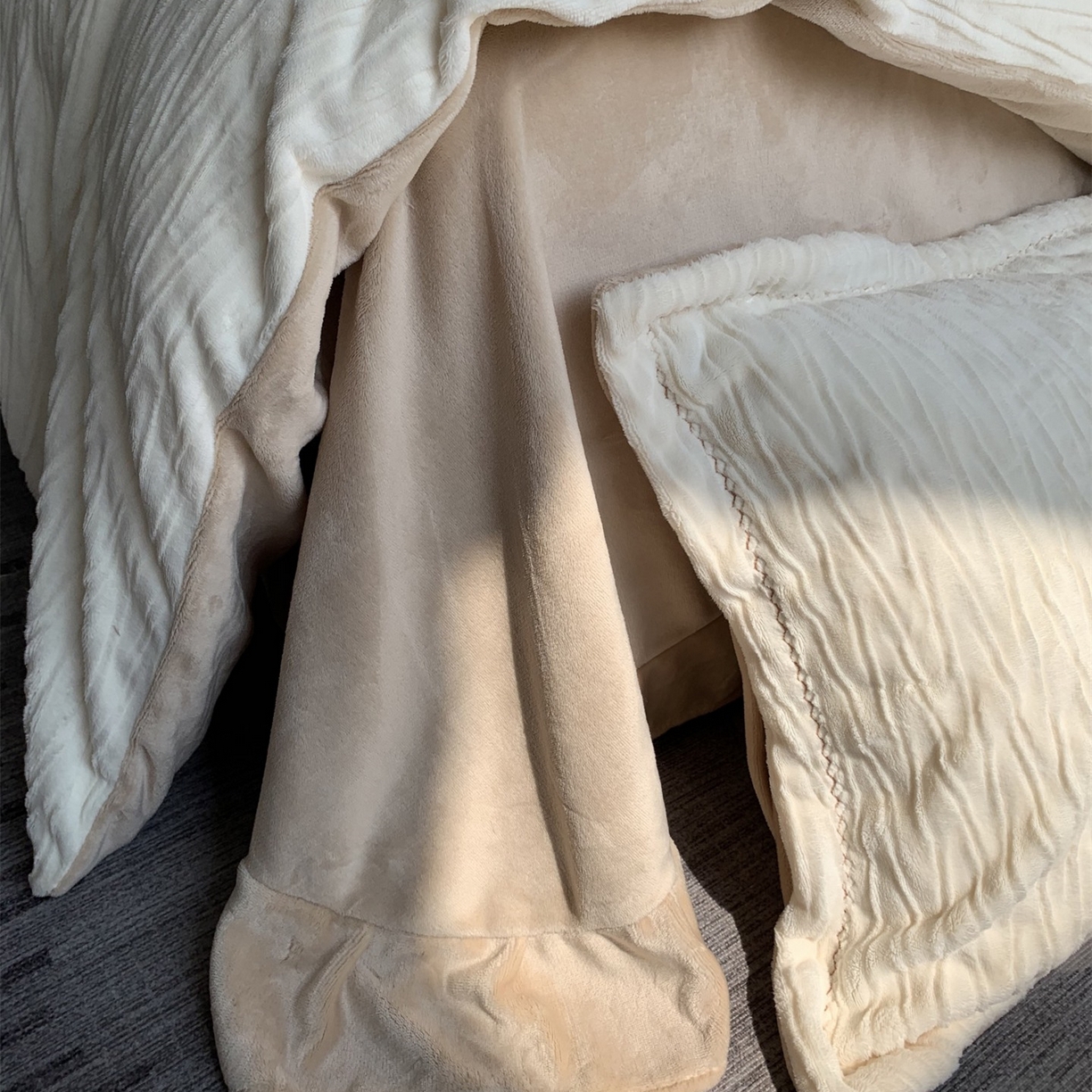 91家纺网 家纺一手货源 找家纺 奈萝家纺 2025新款雕花绒高克重牛奶绒四件套-流年系列 流年暖阳