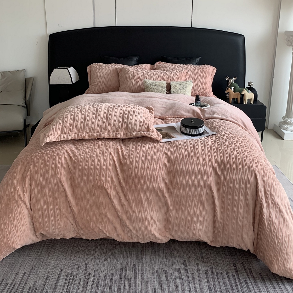 奈萝家纺 2025新款雕花绒高克重牛奶绒四件套-流年系列 流年胭脂红