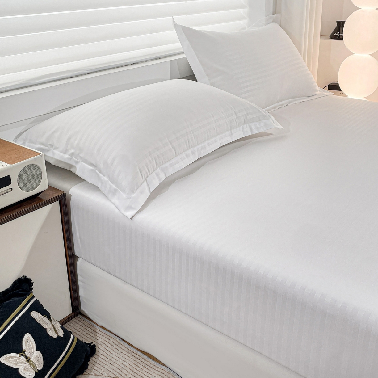 91家纺网 家纺一手货源 找家纺 恬澳家纺 2025新款简约磨毛压花床笠外贸跨境电商亚马逊速卖通单床笠三件套欧美尺寸多多跨境平台-场景二 条纹-白