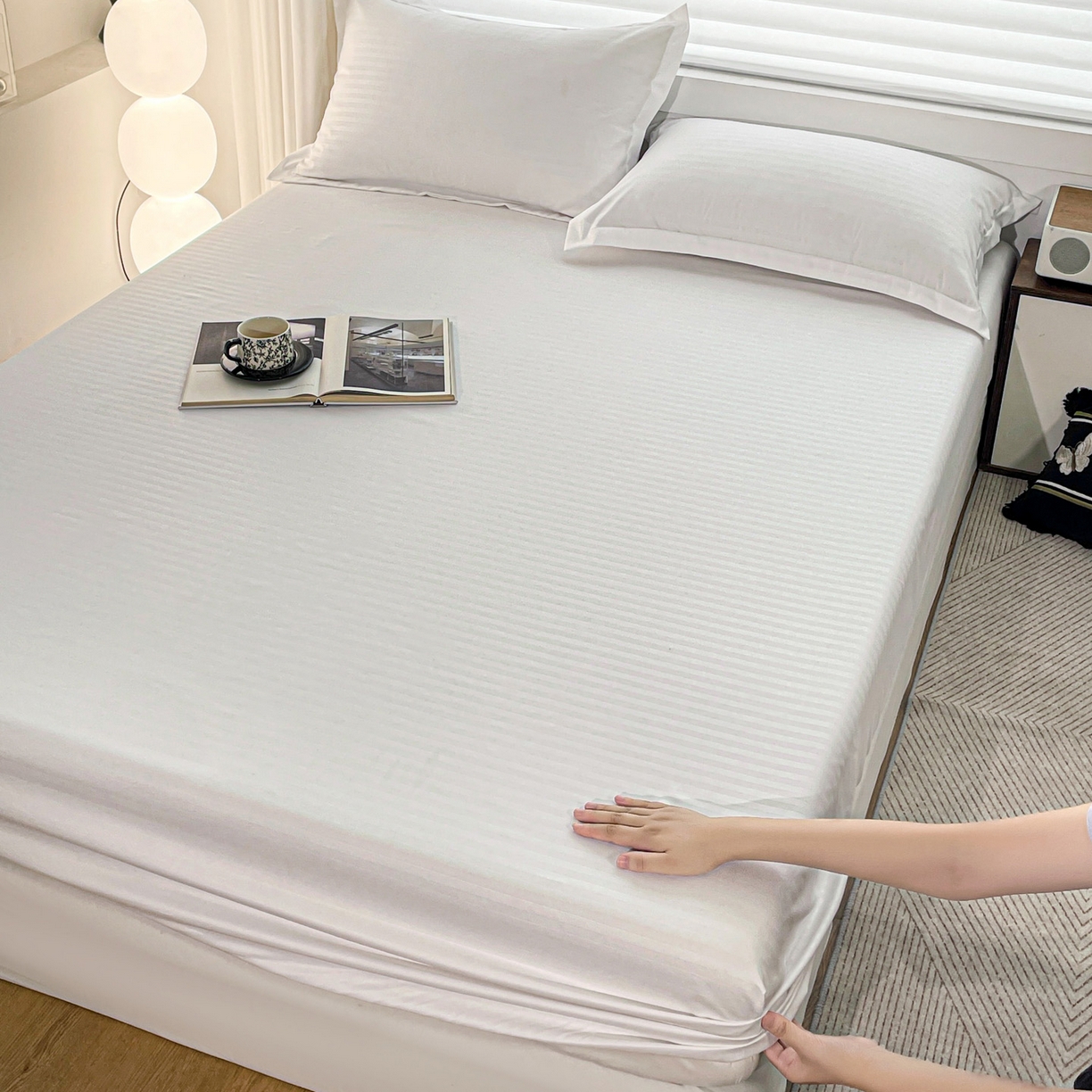 91家纺网 家纺一手货源 找家纺 恬澳家纺 2025新款简约磨毛压花床笠外贸跨境电商亚马逊速卖通单床笠三件套欧美尺寸多多跨境平台-场景二 条纹-白