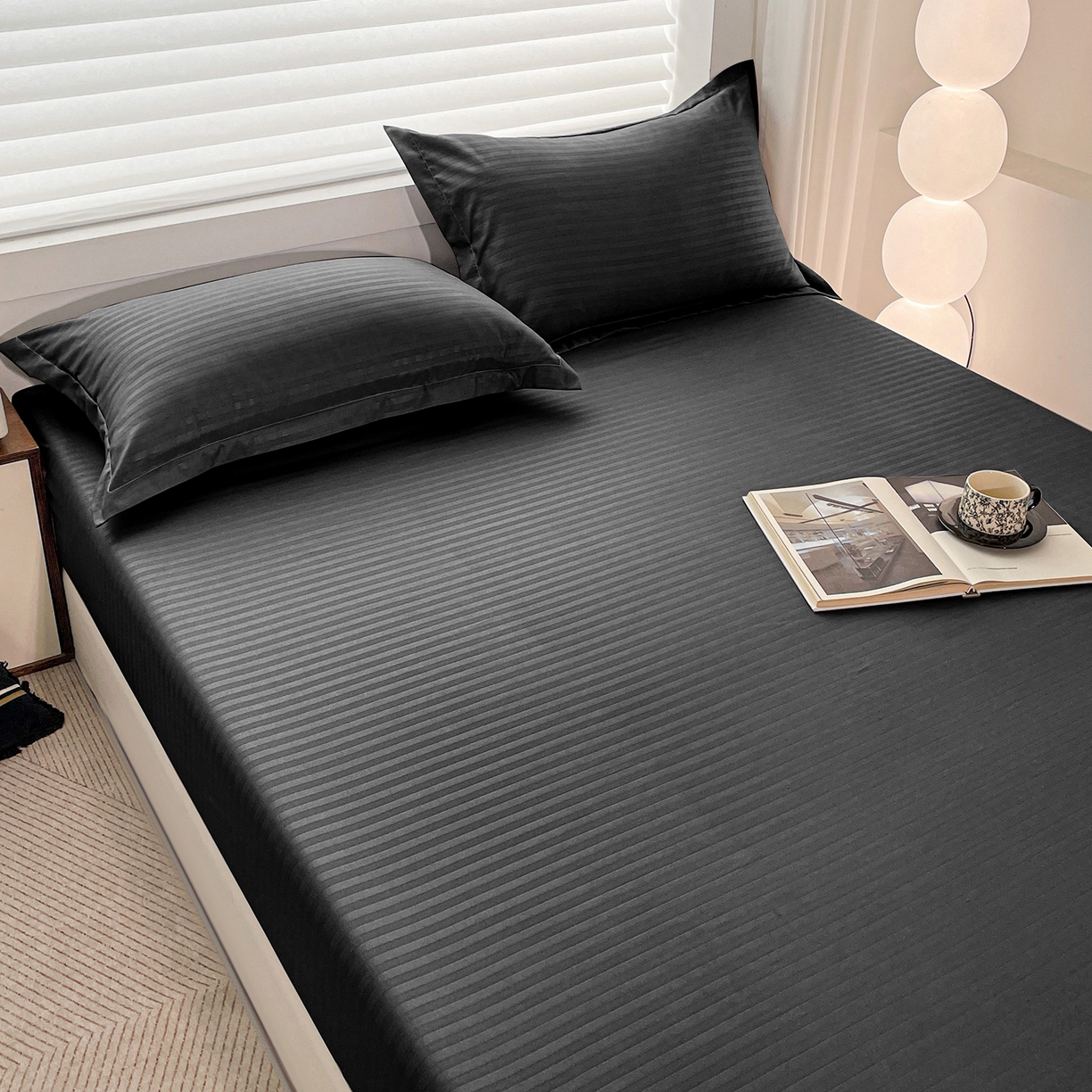 91家纺网 家纺一手货源 找家纺 恬澳家纺 2025新款简约磨毛压花床笠外贸跨境电商亚马逊速卖通单床笠三件套欧美尺寸多多跨境平台-场景二 条纹-黑